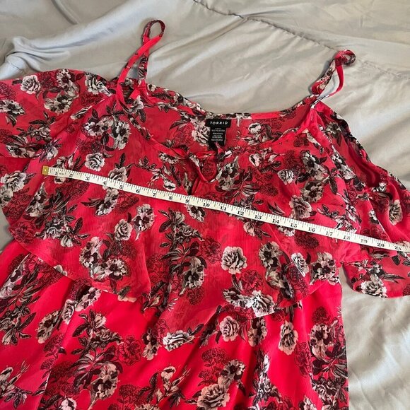 Torrid Size 2 Fuchsia Pink Floral Cold Shoulder Blouse - Picture 7 of 8